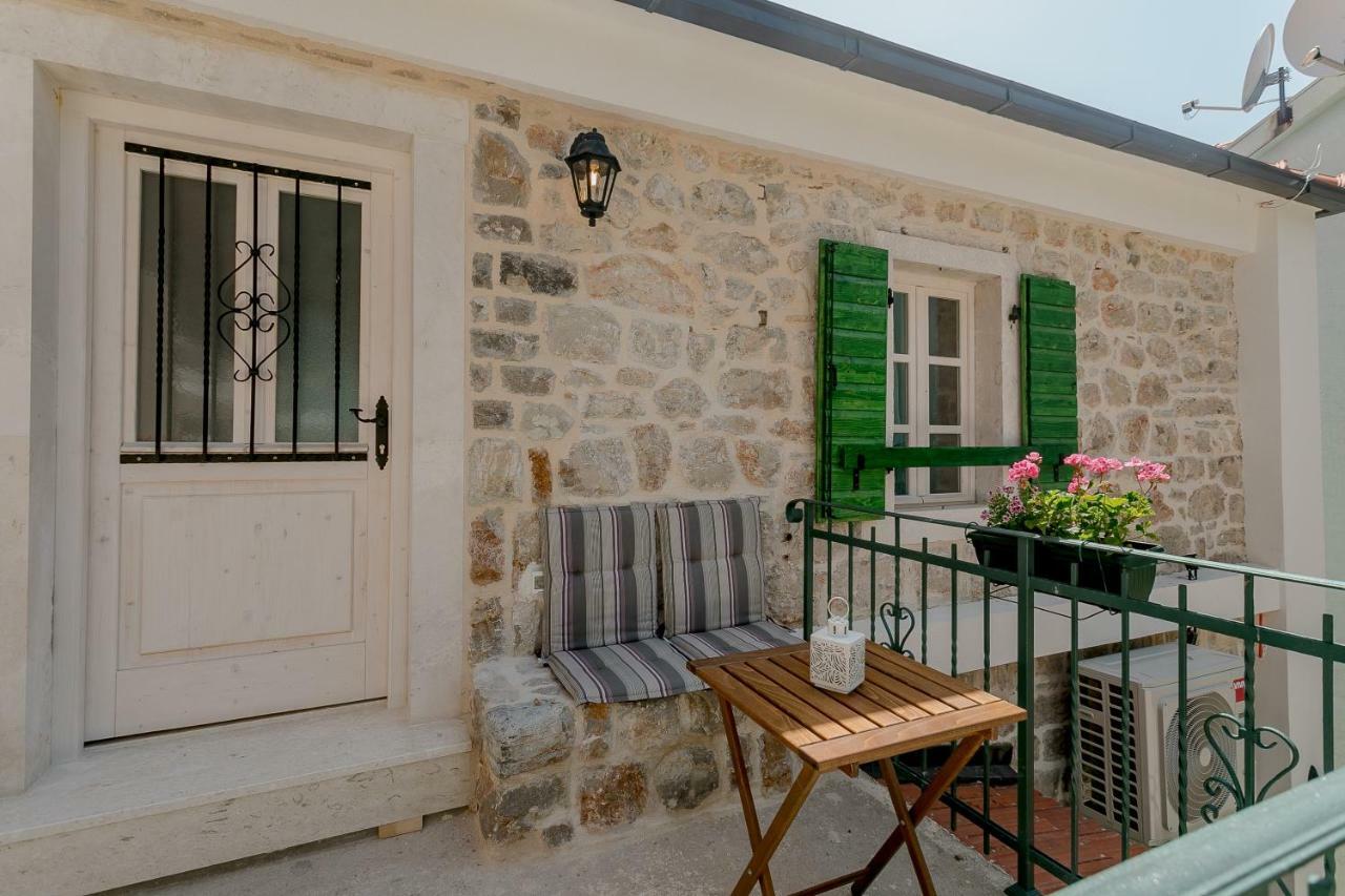 Conborgo Apartments Kumbor Exterior photo